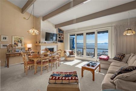 549 Lakeshore Boulevard