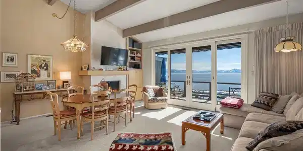 549 Lakeshore Boulevard