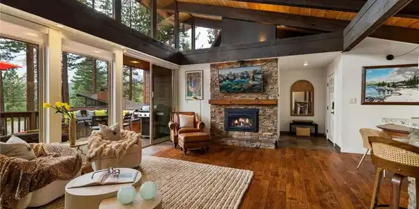 Image 3: Living Room