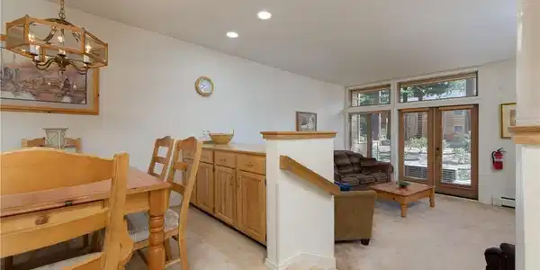 Image 4: Living room and dining