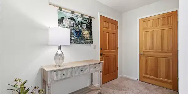 Image 3: In-unit entry way