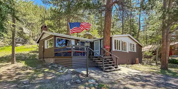 438 Aspen Dr