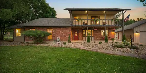 Image 4: Brick exterior with covered entry Image 4: Brick exterior with covered entry