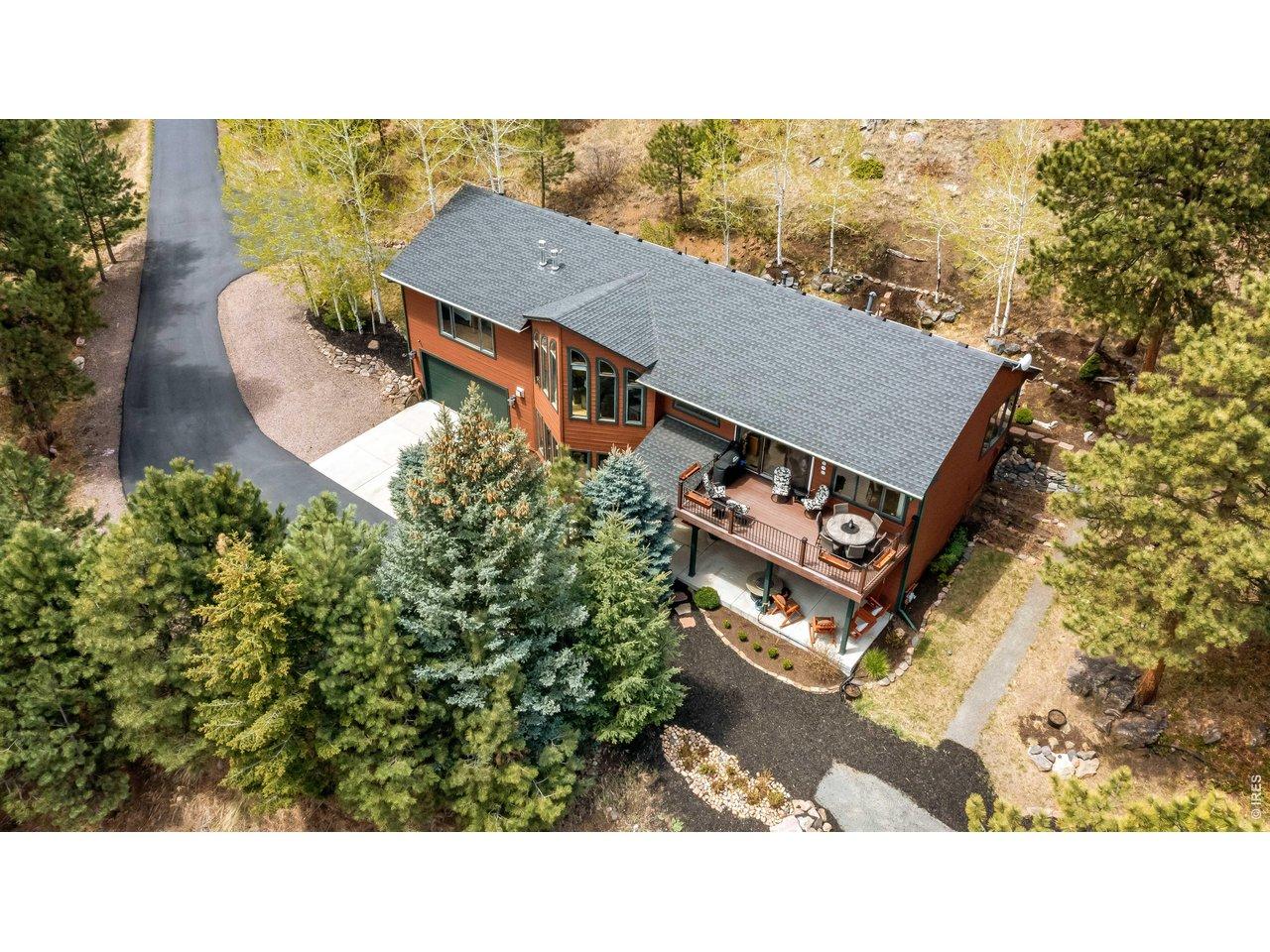 Image 2: Gorgeous trees surround this stunning property Image 2: Gorgeous trees surround this stunning property