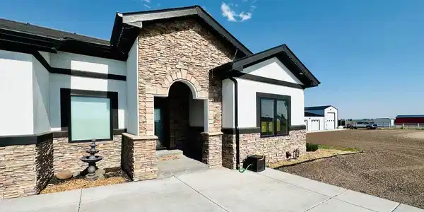 Image 3: Welcoming front entrance to your dream home! Image 3: Welcoming front entrance to your dream home!
