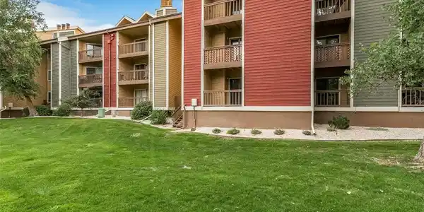 Image 4: great grass area behind unit Image 4: great grass area behind unit