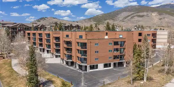 Image 4: Marina Place condominium Complex Image 4: Marina Place condominium Complex
