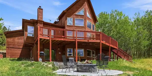 208 Howe Ct