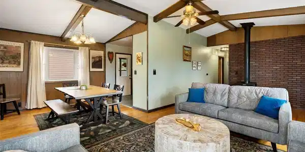 Image 4: Living and dining room Image 4: Living and dining room