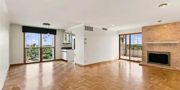 Image 2: Living area