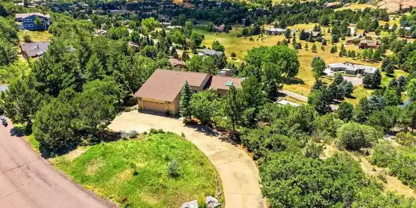 Image 2: Willowbrook beauty with amazing views.