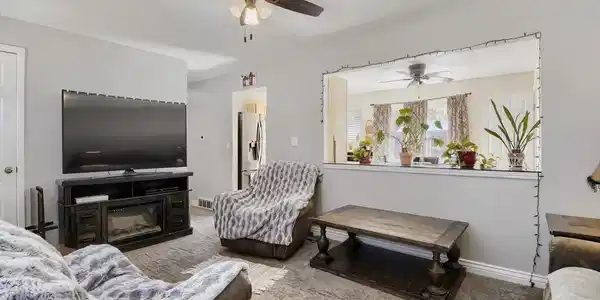 Image 2: 13 Family Room.jpg Image 2: 13 Family Room.jpg