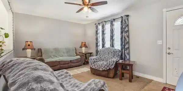 Image 4: 12 Family Room.jpg Image 4: 12 Family Room.jpg