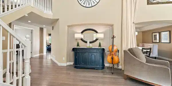 Image 3: Gleaming floors await your entry Image 3: Gleaming floors await your entry