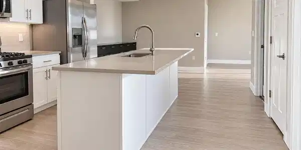 Image 2: Spacious kitchen with bar seating Image 2: Spacious kitchen with bar seating