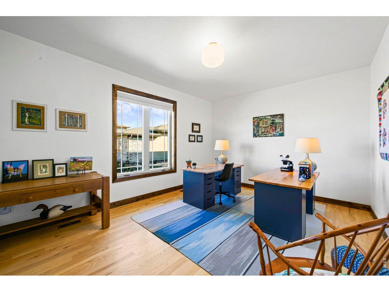 Image 4: Spacious bedroom or study right off the entryway Image 4: Spacious bedroom or study right off the entryway