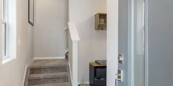 Image 3: Entry way into home. Image 3: Entry way into home.