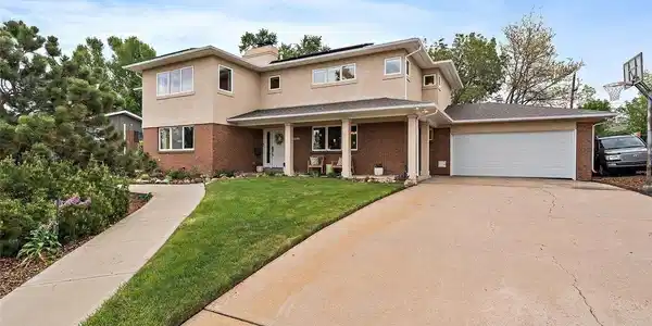 Image 3: Front yard with plenty of driveway parking Image 3: Front yard with plenty of driveway parking