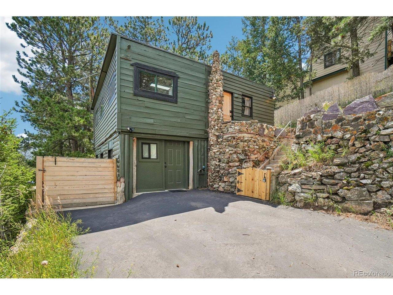 Image 4: Front elevation, the basement has an exterior entrance Image 4: Front elevation, the basement has an exterior entrance