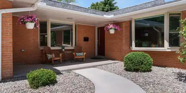 Image 3: Covered front porch space! Image 3: Covered front porch space!