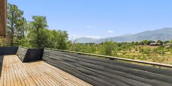 Image 4: Deck Image 4: Deck