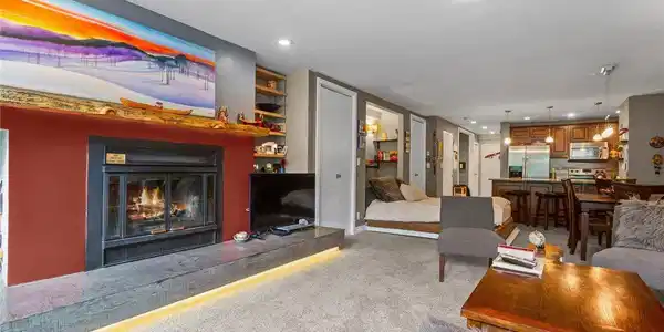 Image 3: Extra fireplace lighting