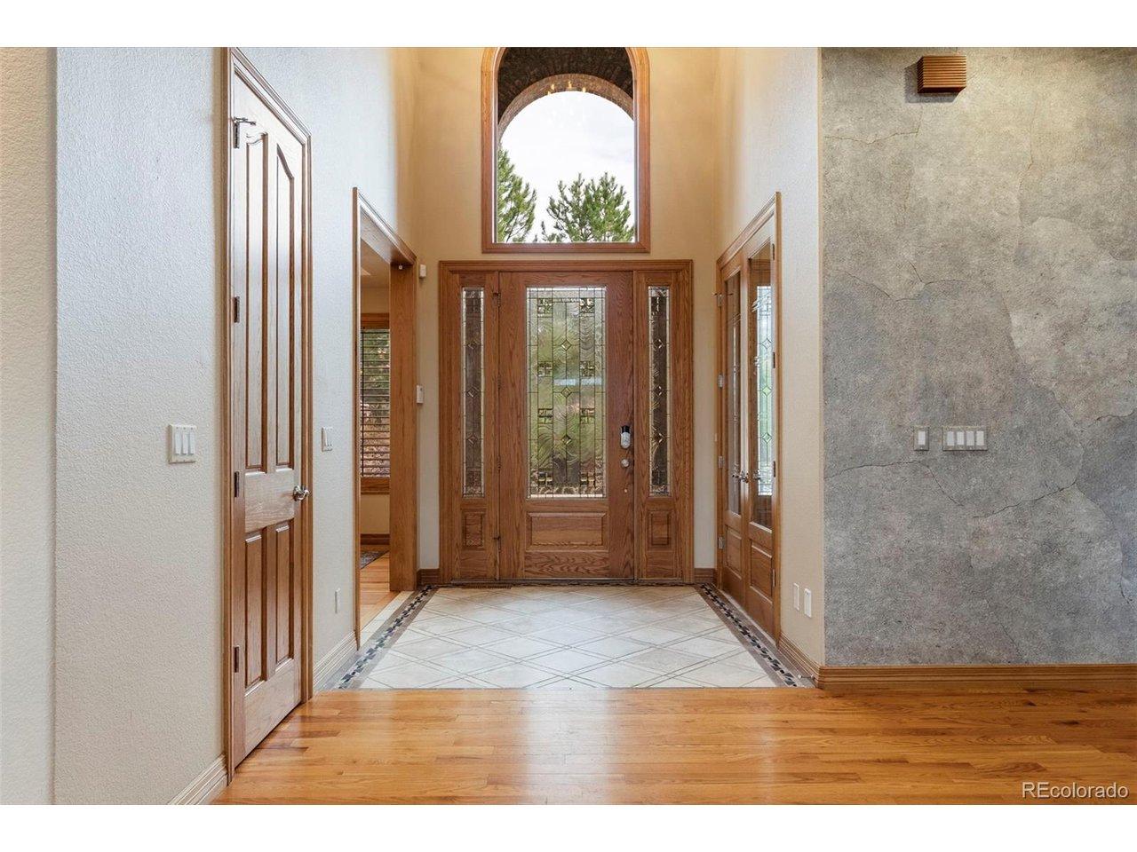 Image 3: Grand foyer Image 3: Grand foyer
