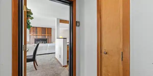 Image 4: Entry Image 4: Entry