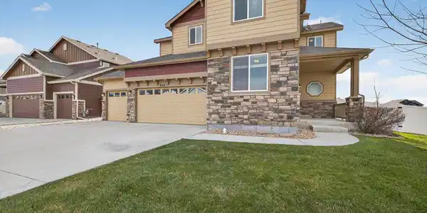 848 Shirttail Peak Dr