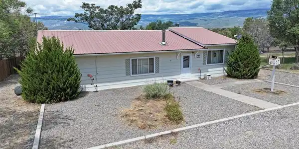 594 NW 9th St