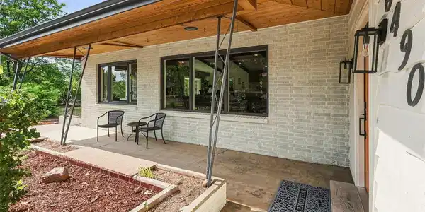Image 4: Front patio Image 4: Front patio