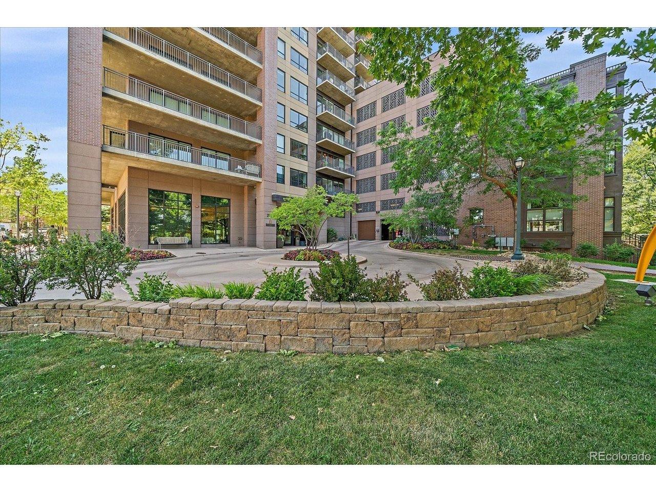 Image 1: The Pinnacle At City Park South - Motor Court Entry