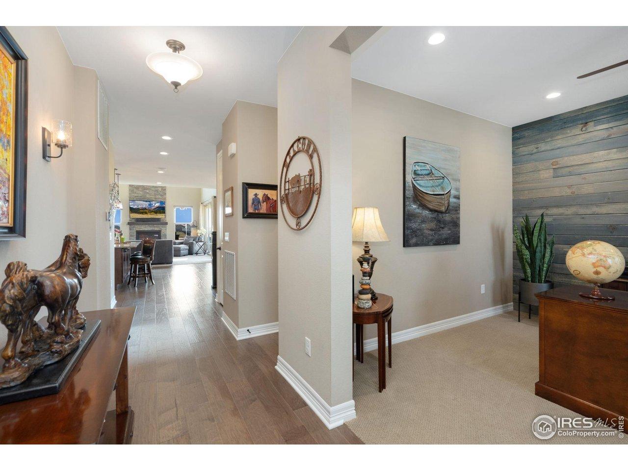 Image 3: Step inside with easy access to the office. Image 3: Step inside with easy access to the office.