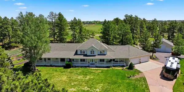 Image 2: A Gorgeous Estate Image 2: A Gorgeous Estate