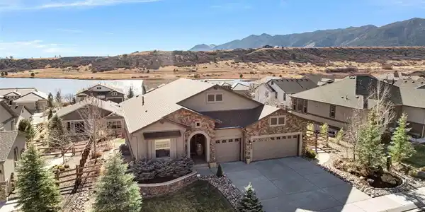 2957 Lakefront Dr