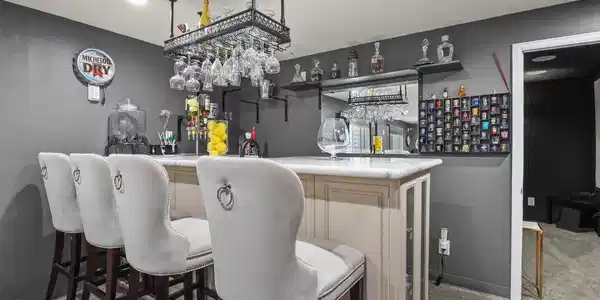 Image 3: Built-in bar Image 3: Built-in bar