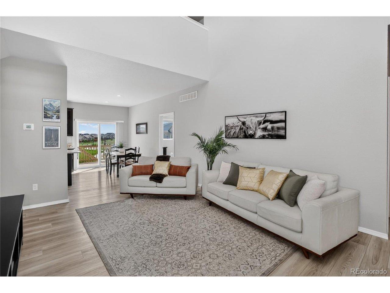Image 4: Open living space Image 4: Open living space