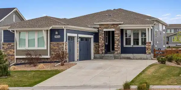 Image 3: Long driveway to load and unload Image 3: Long driveway to load and unload