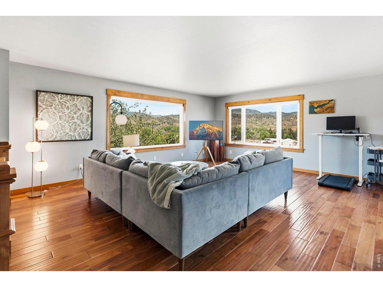 Image 4: Acacia wood floors in the living and dining rooms Image 4: Acacia wood floors in the living and dining rooms