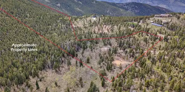 Image 4: Approximate property lines. Image 4: Approximate property lines.