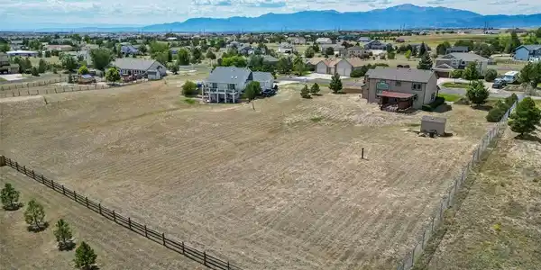 Image 3: Spacious Lot Image 3: Spacious Lot