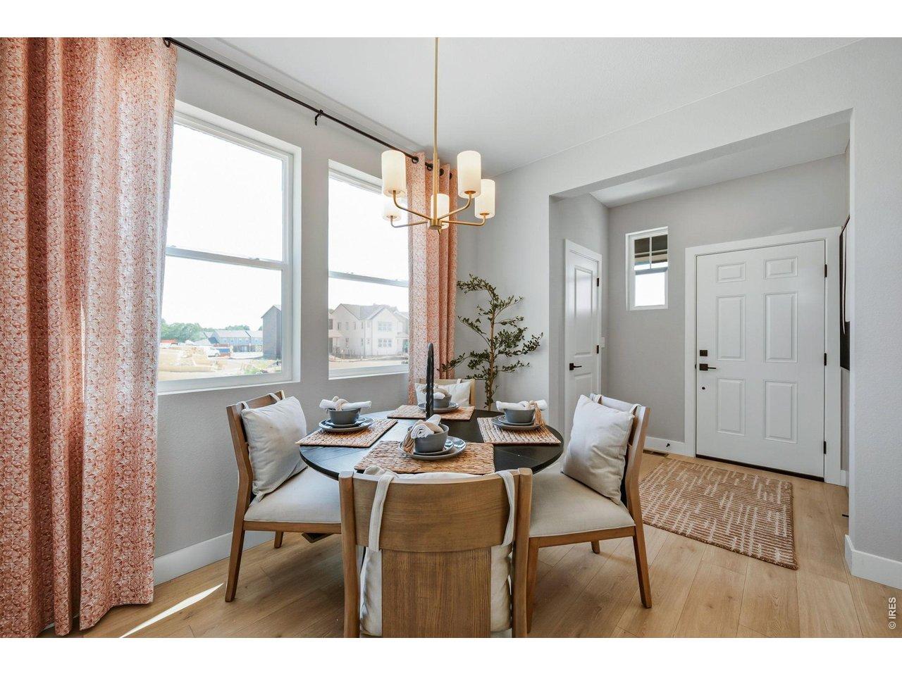 Image 4: Separate dining room