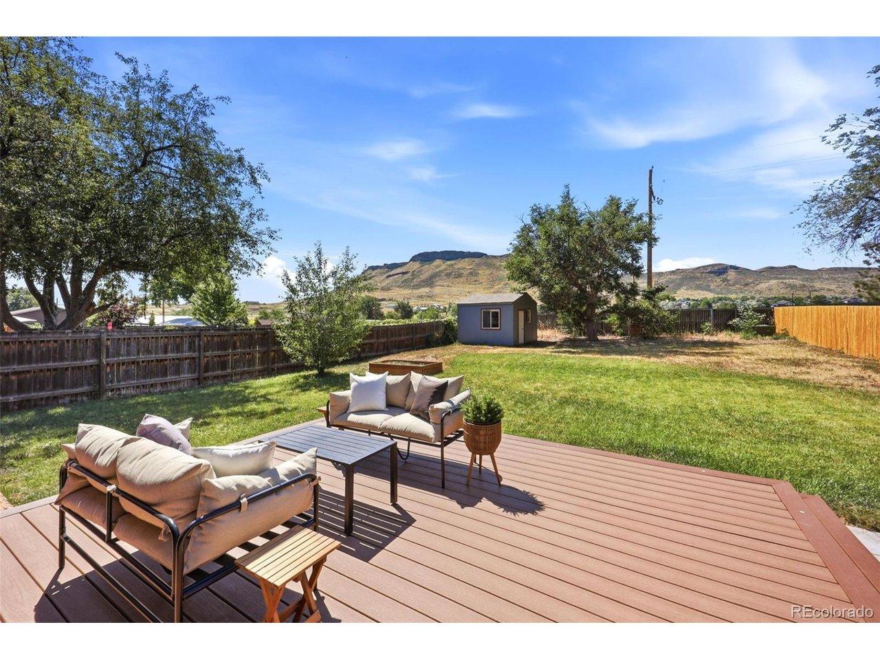 Image 2: Backyard with Trex Decking Image 2: Backyard with Trex Decking