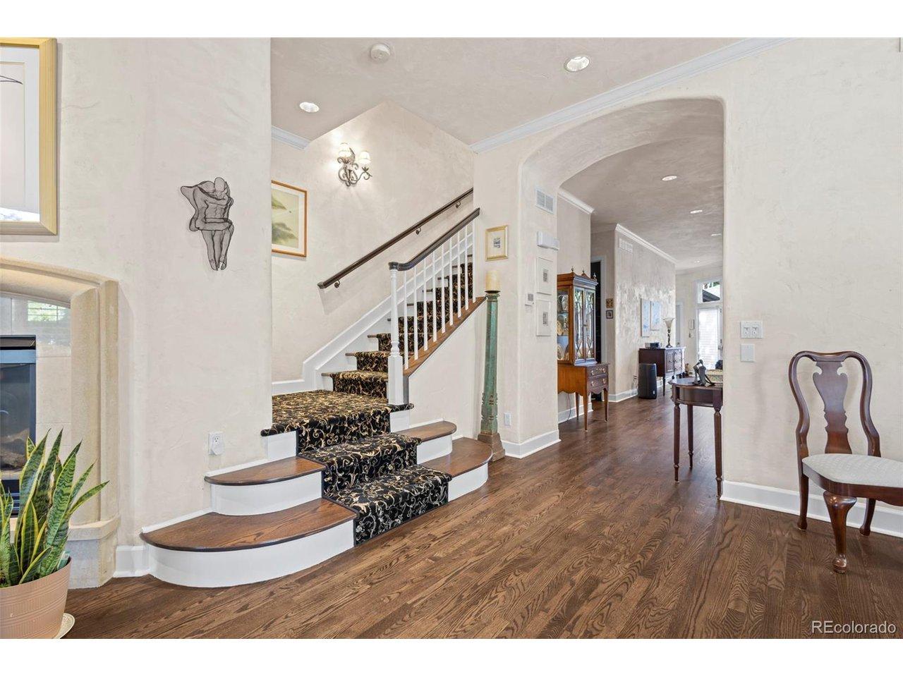 Image 3: Staircase with new European carpet Image 3: Staircase with new European carpet