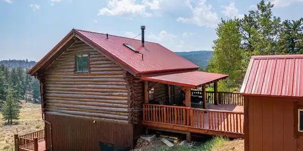 Image 2: New metal roof and recently stained. Image 2: New metal roof and recently stained.