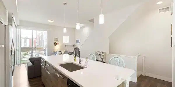 Image 4: 08 Kitchen.jpg