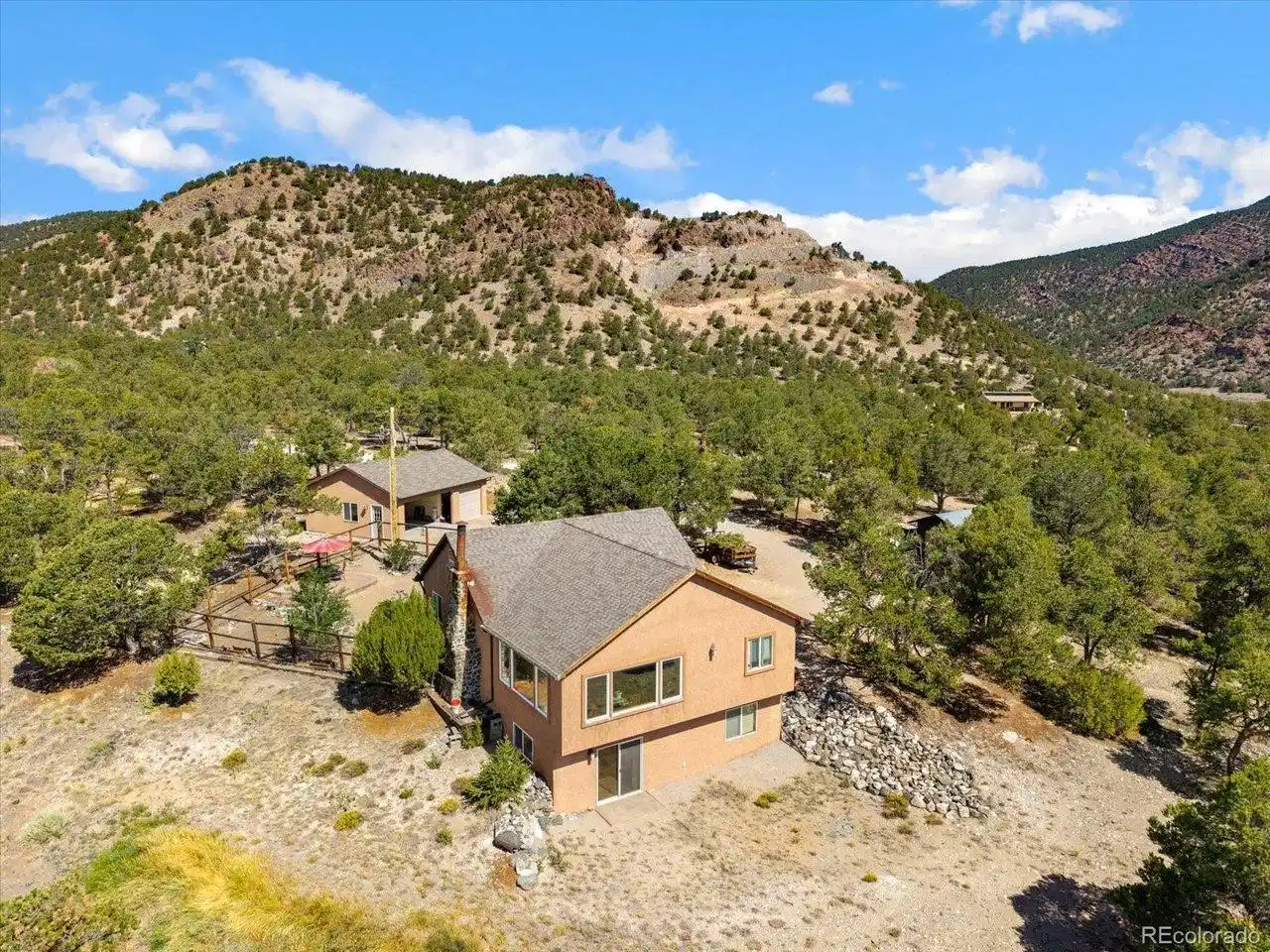 Image 1: Updated on 7.4 acres! Image 1: Updated on 7.4 acres!