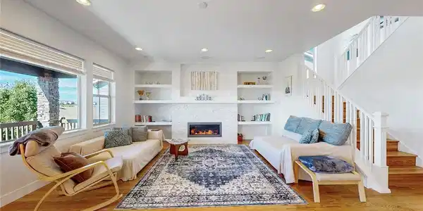 Image 4: Living room main floor