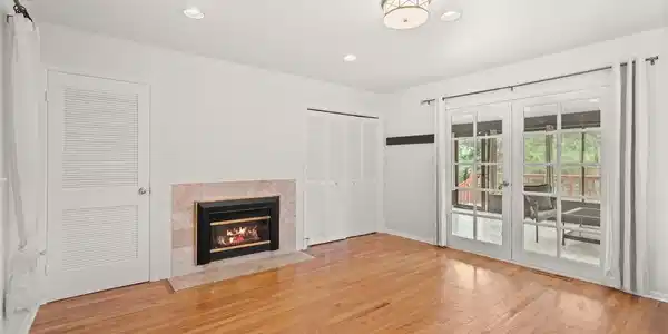 Image 4: Gas Log Fireplace Image 4: Gas Log Fireplace