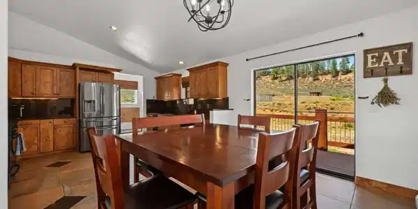 Image 4: Dining Area